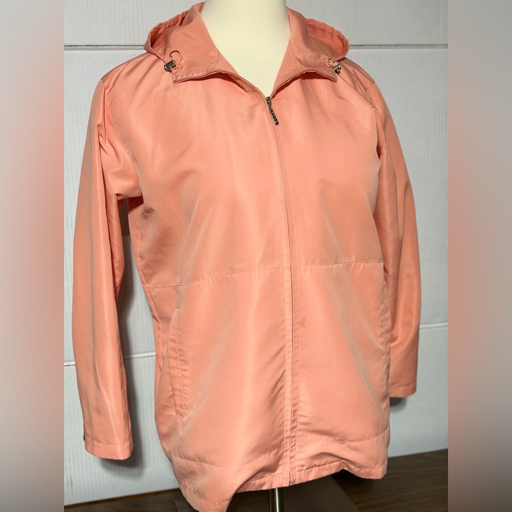 IZOD 2X women’s peachy pink zip front hooded windbreaker pristine condition